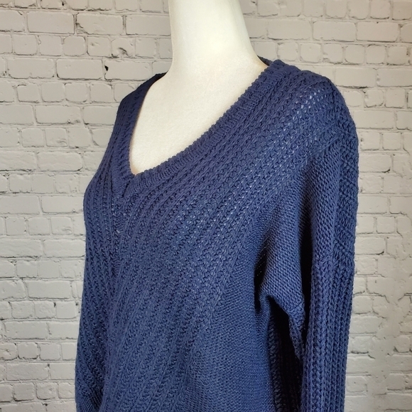 PINK Rose Blue Pullover Sweater Size Large - Picture 3 of 8